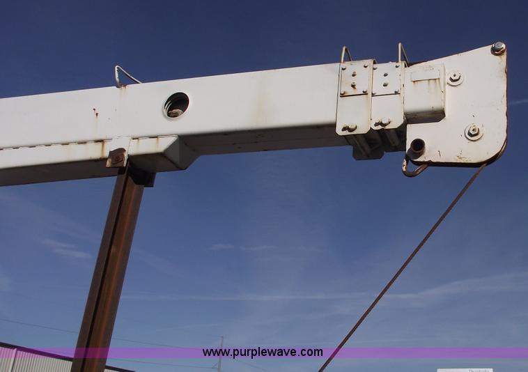 image for item B6060 1974 Ford F700 boom truck