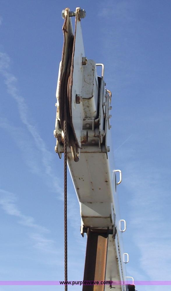 image for item B6060 1974 Ford F700 boom truck