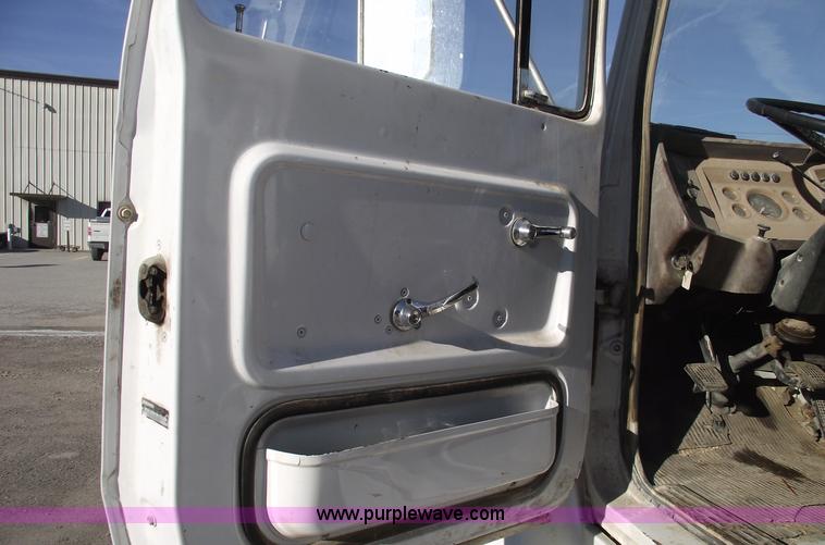 image for item B6060 1974 Ford F700 boom truck