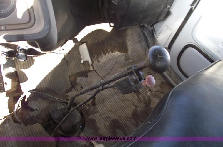 image for item B6060 1974 Ford F700 boom truck