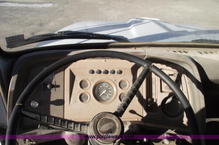 image for item B6060 1974 Ford F700 boom truck