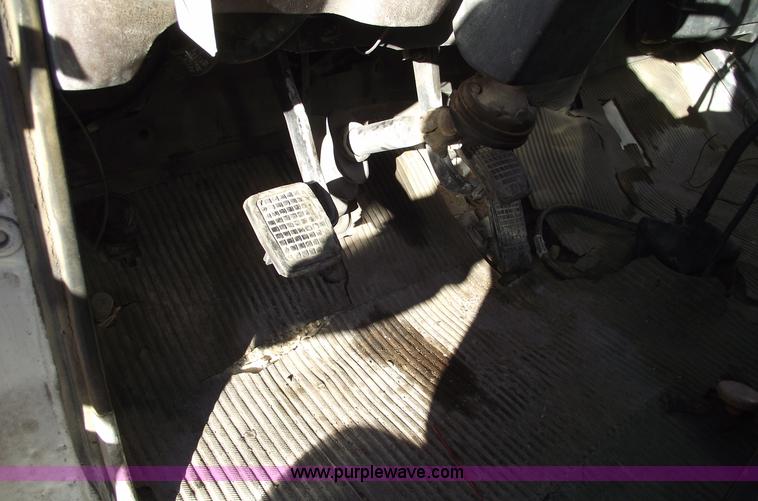 image for item B6060 1974 Ford F700 boom truck