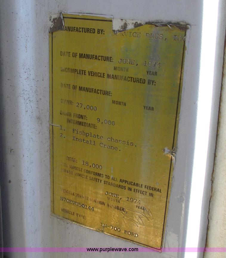 image for item B6060 1974 Ford F700 boom truck