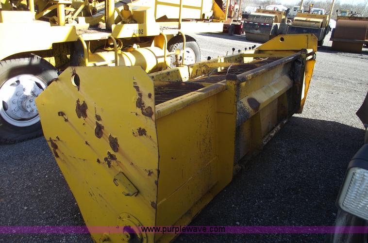 image for item B6061 Entyre chat spreader