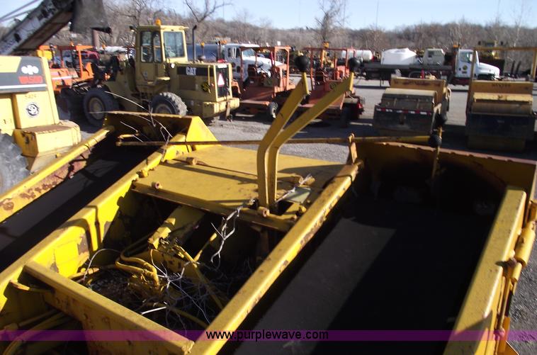 image for item B6061 Entyre chat spreader