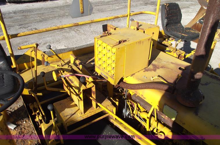 image for item B6061 Entyre chat spreader