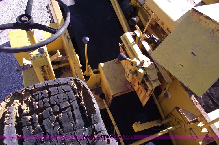 image for item B6061 Entyre chat spreader