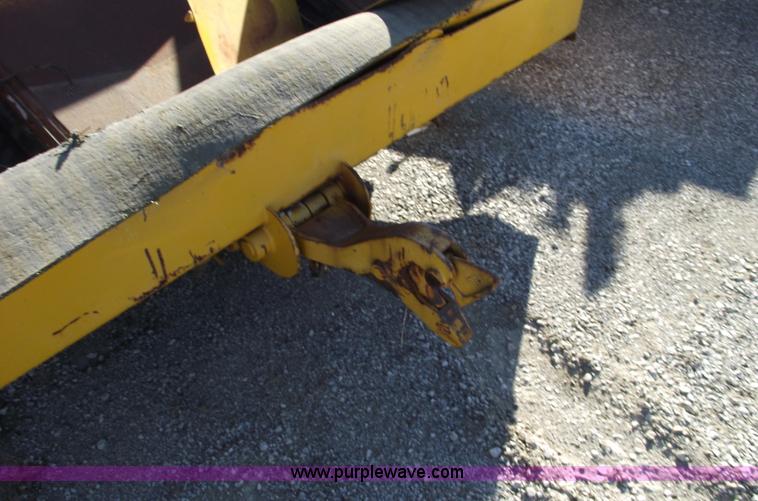 image for item B6061 Entyre chat spreader