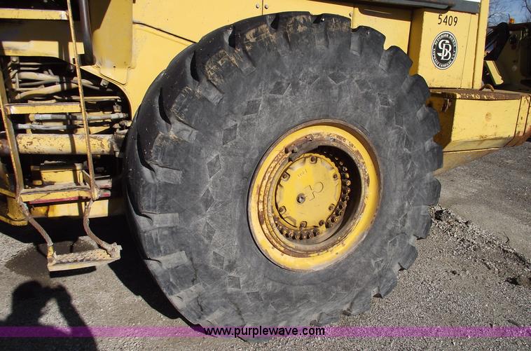 image for item B6064 1992 Komatsu WA500-1L wheel loader
