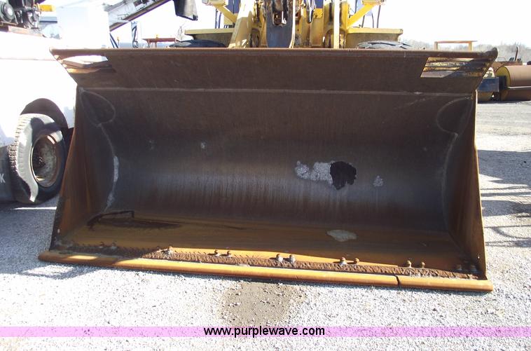 image for item B6064 1992 Komatsu WA500-1L wheel loader