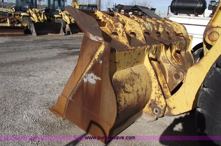 image for item B6064 1992 Komatsu WA500-1L wheel loader