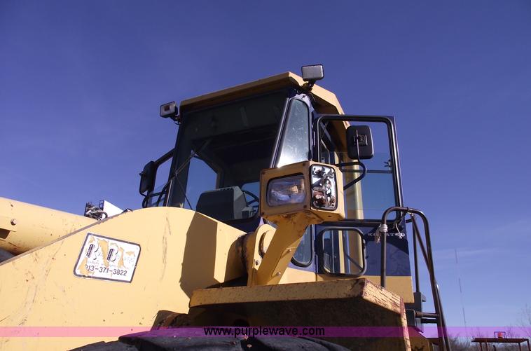 image for item B6064 1992 Komatsu WA500-1L wheel loader