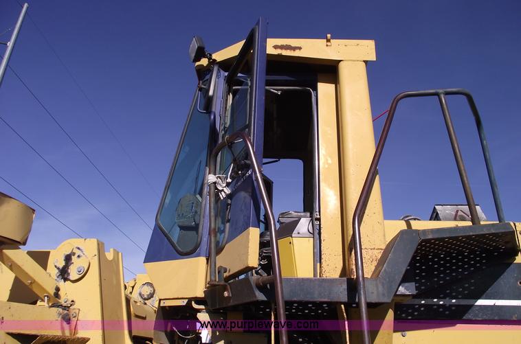 image for item B6064 1992 Komatsu WA500-1L wheel loader