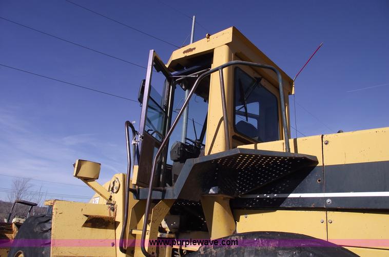 image for item B6064 1992 Komatsu WA500-1L wheel loader