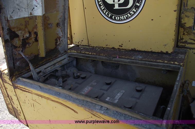 image for item B6064 1992 Komatsu WA500-1L wheel loader