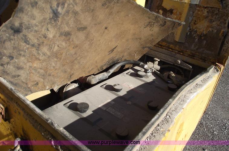 image for item B6064 1992 Komatsu WA500-1L wheel loader