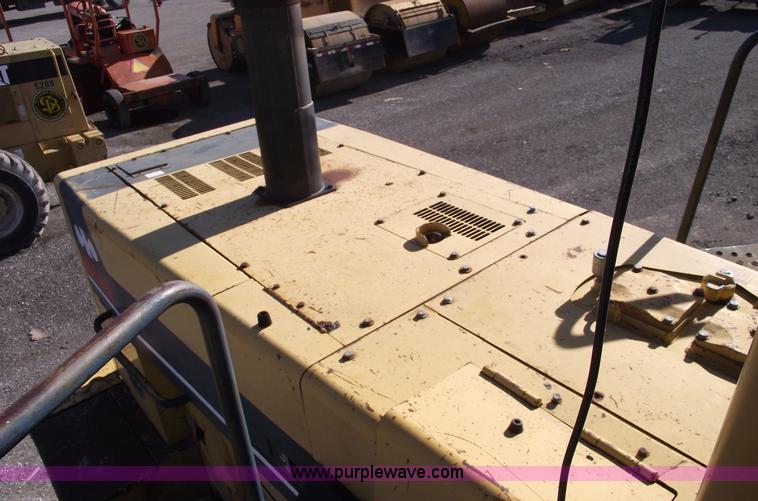 image for item B6064 1992 Komatsu WA500-1L wheel loader