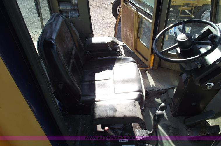 image for item B6064 1992 Komatsu WA500-1L wheel loader