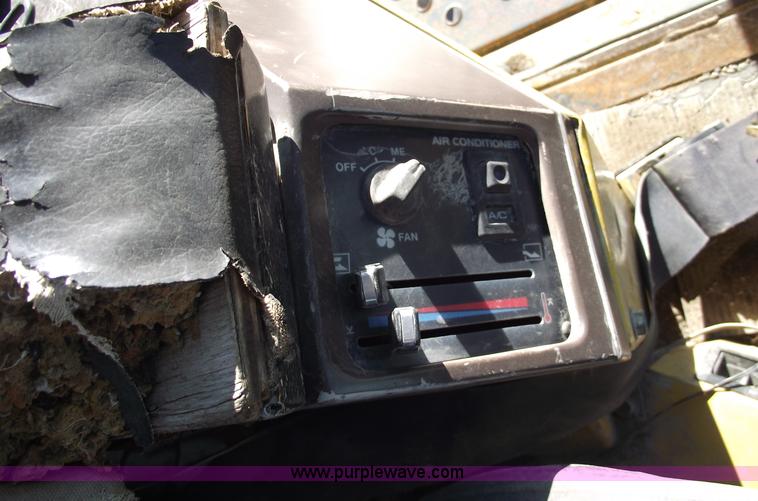 image for item B6064 1992 Komatsu WA500-1L wheel loader