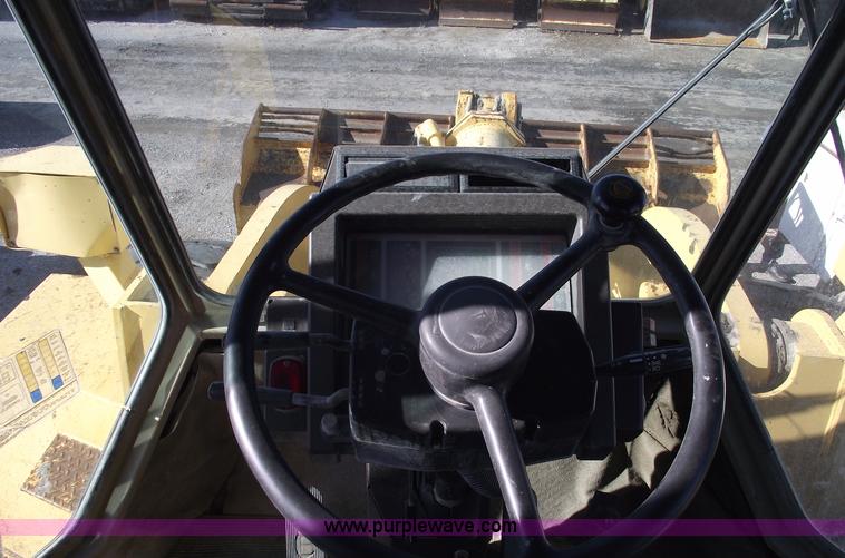 image for item B6064 1992 Komatsu WA500-1L wheel loader