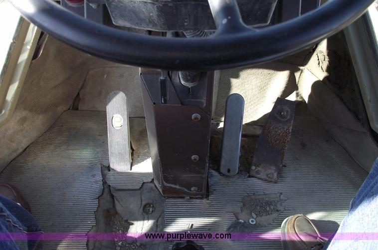 image for item B6064 1992 Komatsu WA500-1L wheel loader