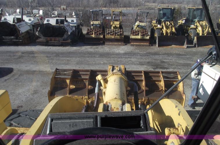 image for item B6064 1992 Komatsu WA500-1L wheel loader