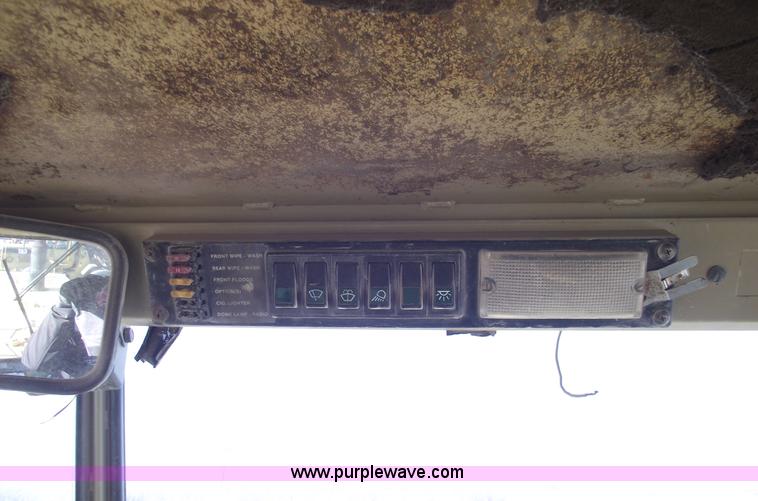 image for item B6064 1992 Komatsu WA500-1L wheel loader