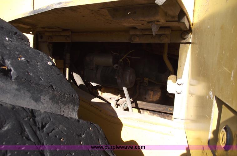 image for item B6064 1992 Komatsu WA500-1L wheel loader