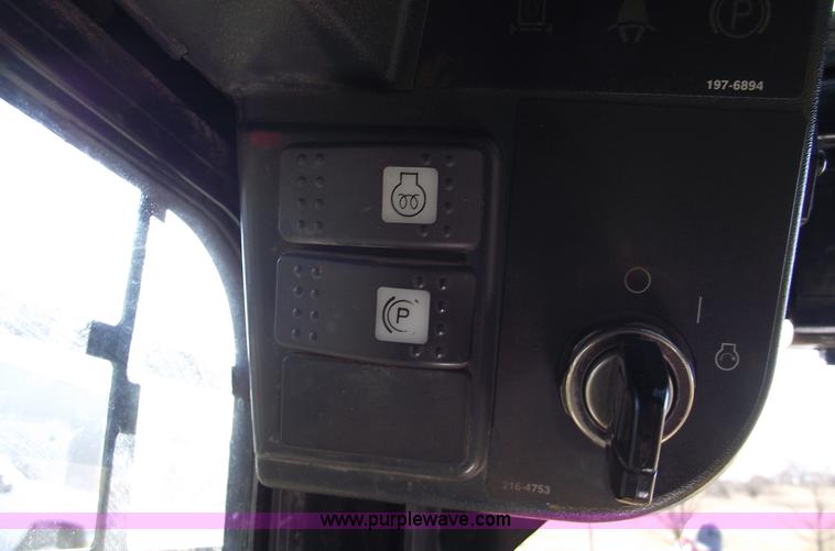 image for item B6079 2006 Caterpillar 277B track loader