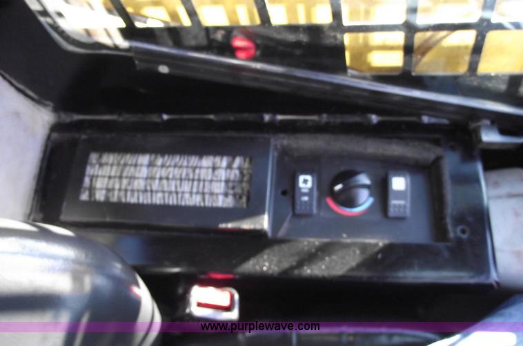 image for item B6079 2006 Caterpillar 277B track loader