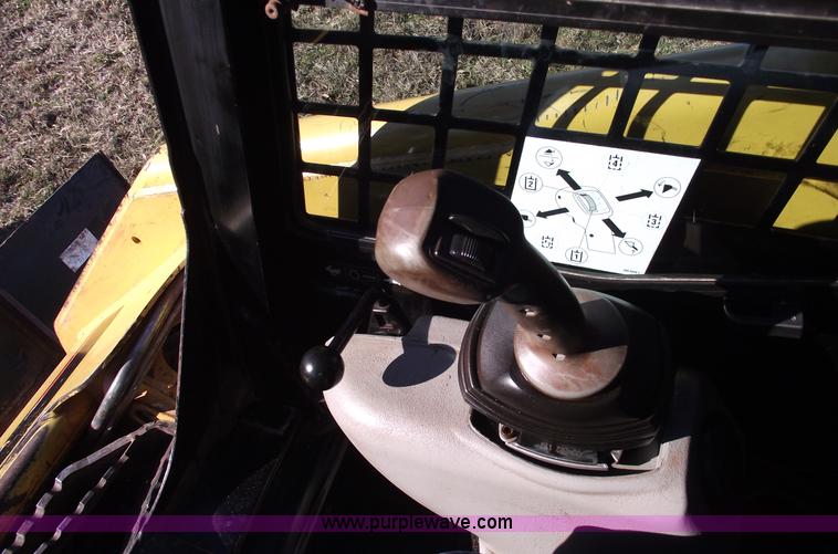 image for item B6079 2006 Caterpillar 277B track loader