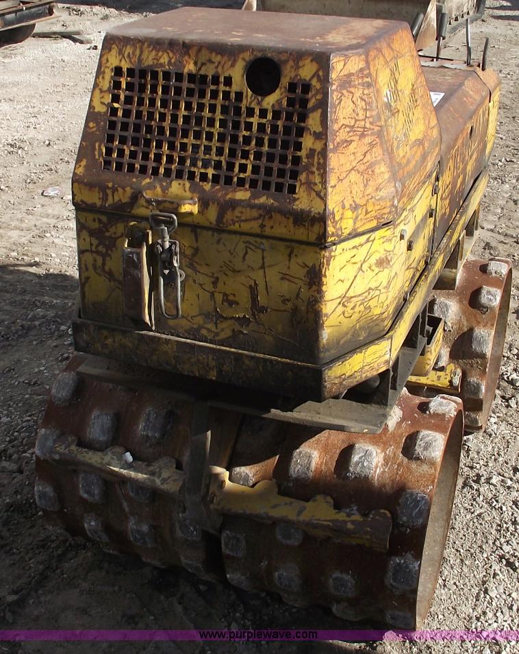 image for item B6122 2000 Multiquip Rammax vibratory sheeps foot roller