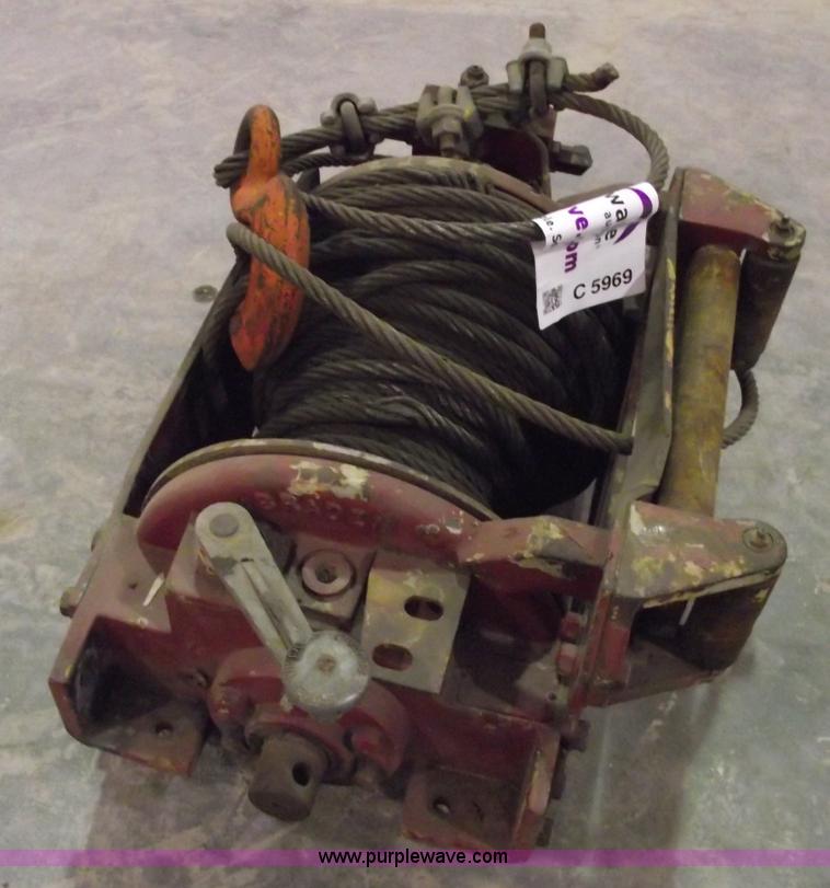 Braden 24,000 lbs hydraulic winch in Garden City, MO Item C5969 sold