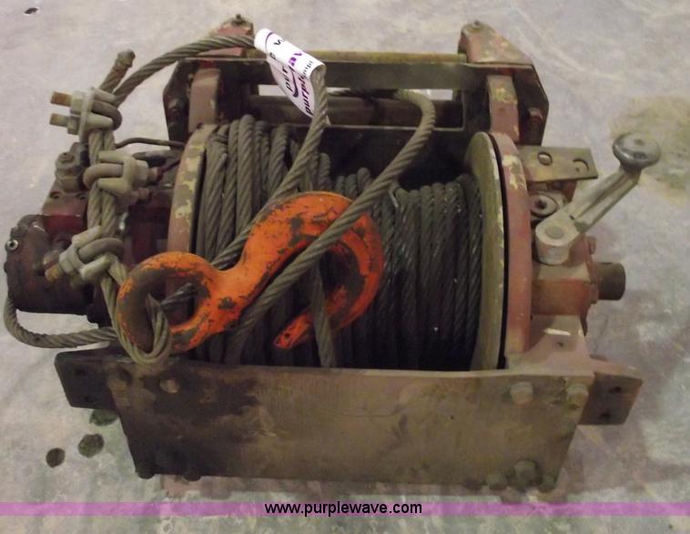 Braden 24,000 lbs hydraulic winch in Garden City, MO Item C5969 sold