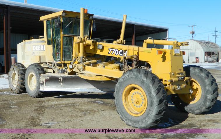 image for item D8658 2000 John Deere 770CH motor grader