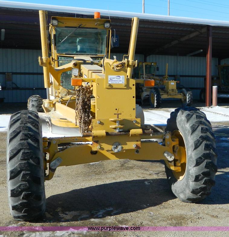 image for item D8658 2000 John Deere 770CH motor grader