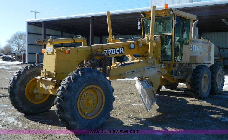 image for item D8658 2000 John Deere 770CH motor grader