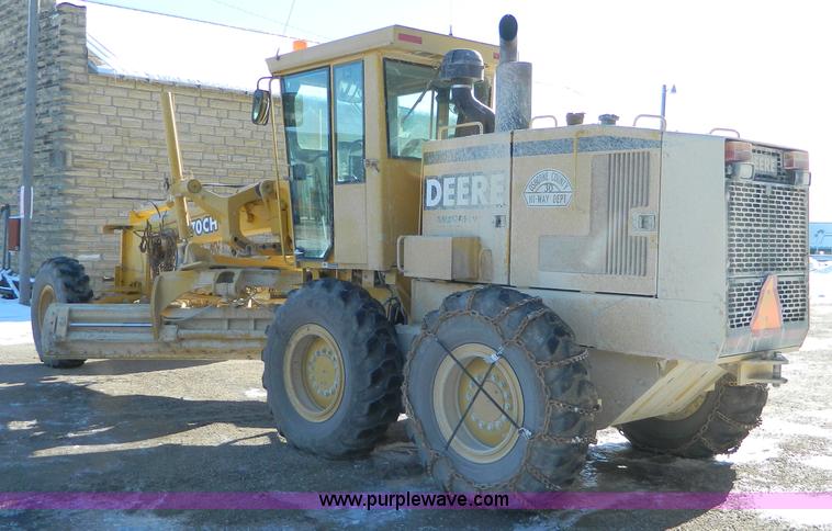 image for item D8658 2000 John Deere 770CH motor grader