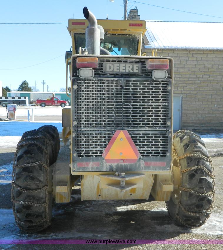 image for item D8658 2000 John Deere 770CH motor grader