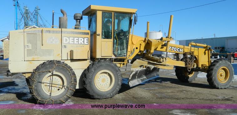 image for item D8658 2000 John Deere 770CH motor grader