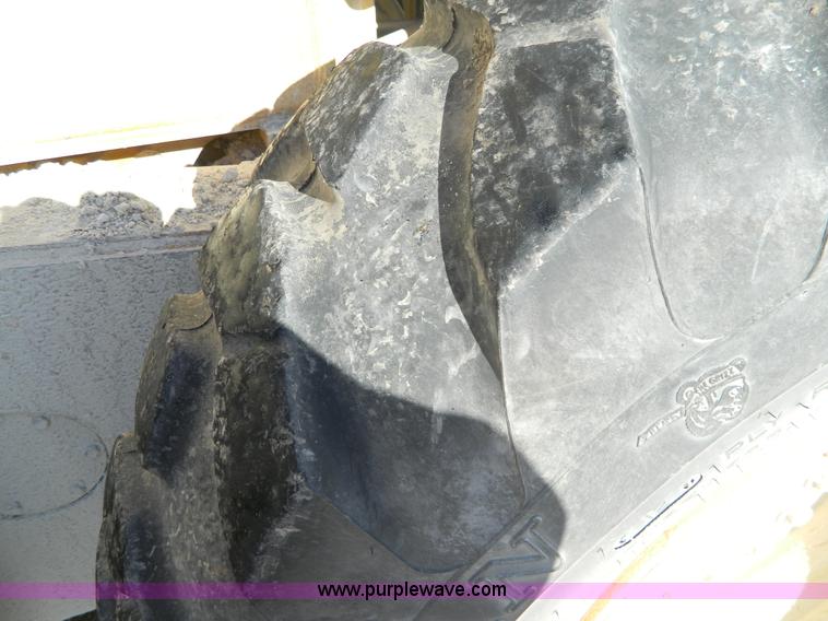 image for item D8658 2000 John Deere 770CH motor grader