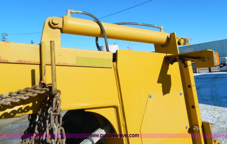 image for item D8658 2000 John Deere 770CH motor grader