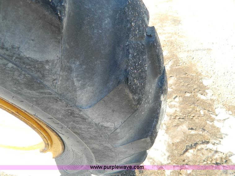 image for item D8658 2000 John Deere 770CH motor grader