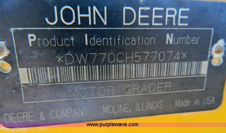 image for item D8658 2000 John Deere 770CH motor grader