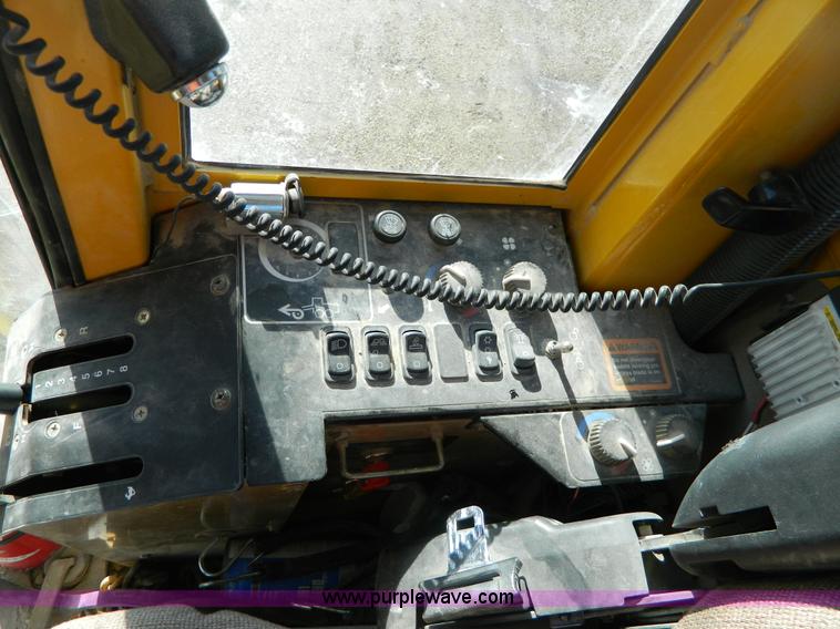 image for item D8658 2000 John Deere 770CH motor grader