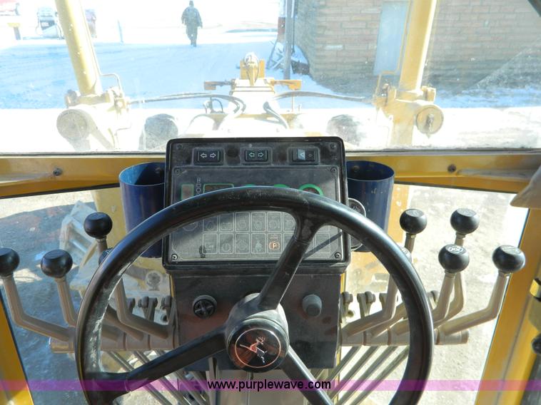 image for item D8658 2000 John Deere 770CH motor grader