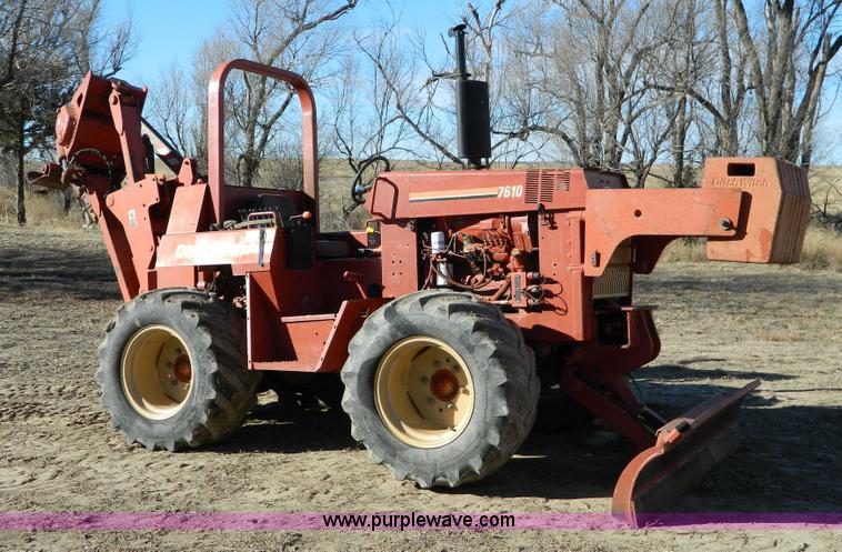 image for item D8697 1998 Ditch Witch 7610 trencher