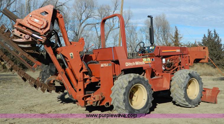 image for item D8697 1998 Ditch Witch 7610 trencher