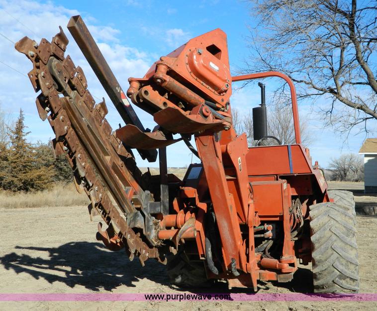 image for item D8697 1998 Ditch Witch 7610 trencher