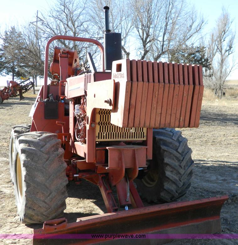 image for item D8697 1998 Ditch Witch 7610 trencher